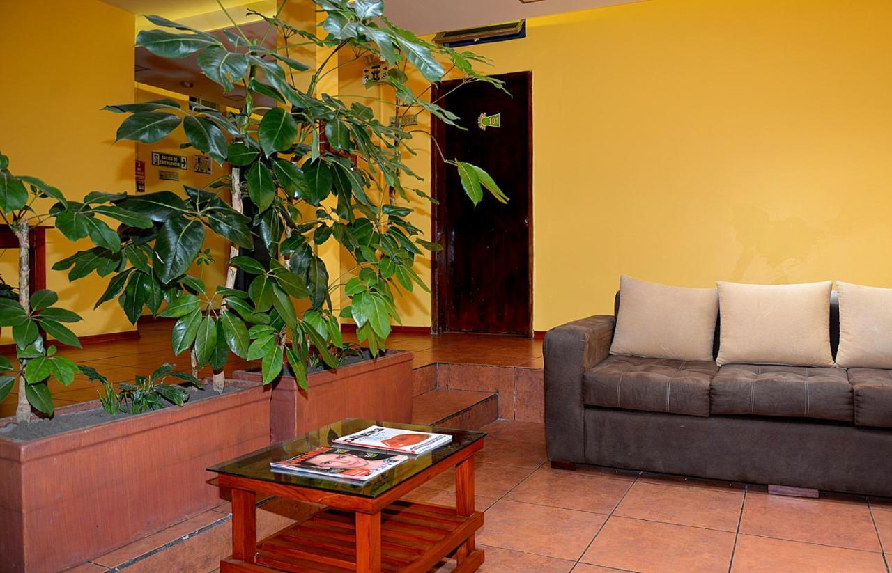Hostal Terra 3 - Base Aerea Quito Eksteriør billede